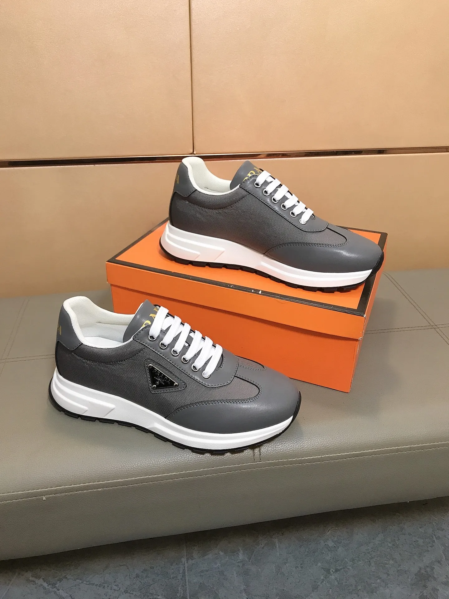 Ex-factory price 400 💎💎🆕Prada's latest casual and fashionable men's shoes👟hot style💥simple and elegant style, exclusive for trendy men. Unique latest brand elements👑, fashionable and generous, imported cowhide leather splicing breathable fabrics, comfortable lining + sheepskin feet, super comfortable and wear-resistant outsole, classic model taken in kind, code number: 38-44